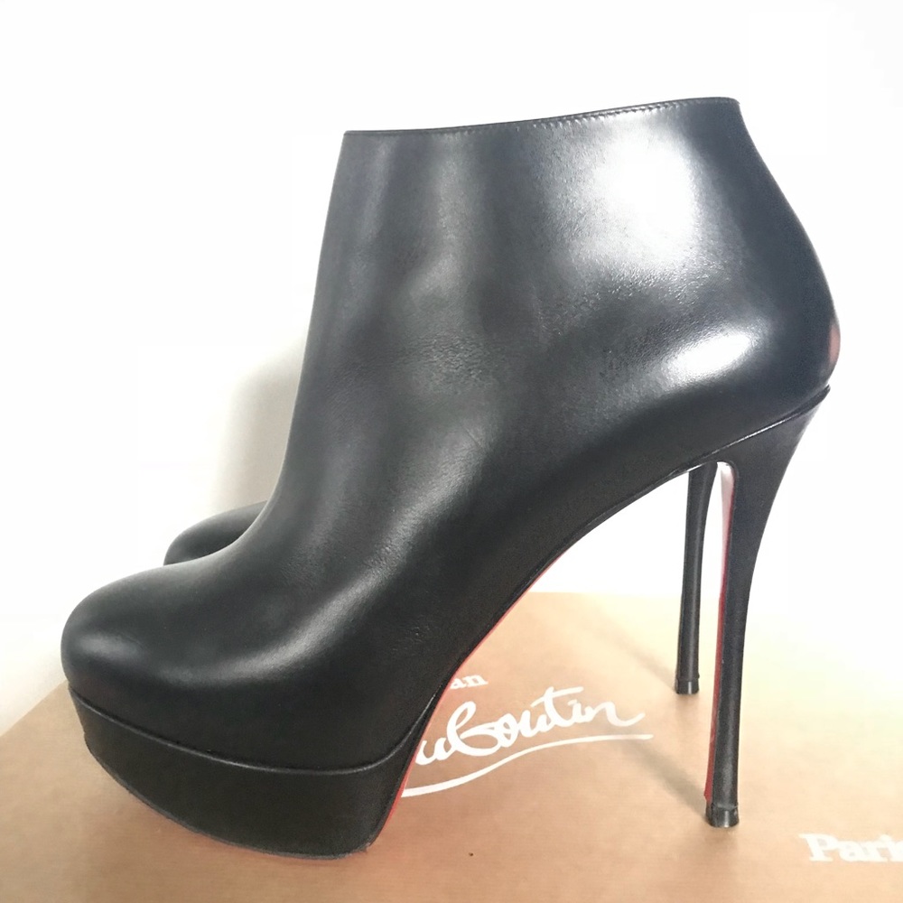 [SOLD] CHRISTIAN LOUBOUTIN NIB Dirdibootie 130 39